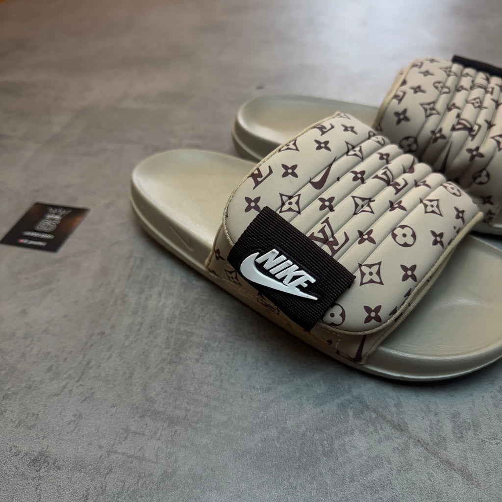 Chinelo Slider LV x NK Off-Court Bege